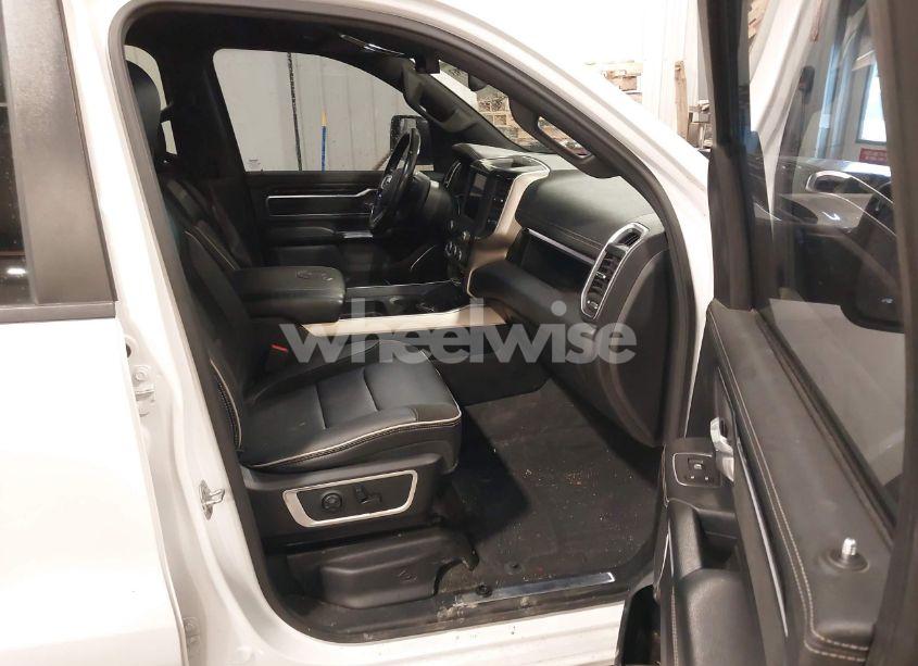 Photo 5 of 2019 Ram 1500 LARAMIE 4X4 6'4 BOX (VIN 1C6SRFRT2KN774858)