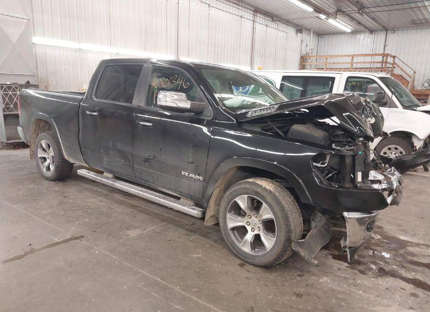 2019 Ram 1500 LARAMIE 4X4 6'4 BOX (VIN 1C6SRFRT3KN568917) main photo