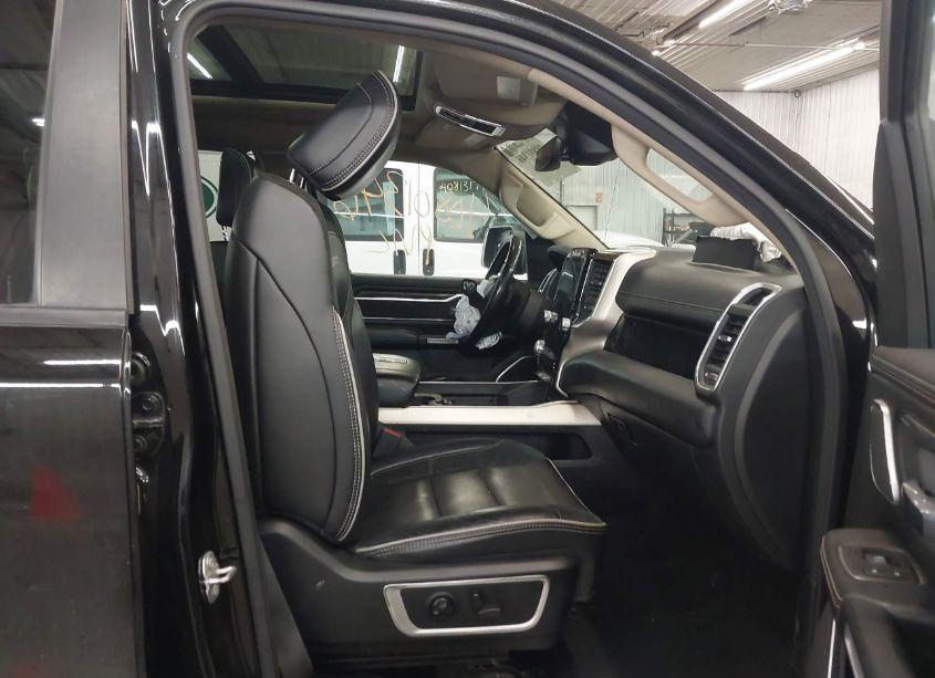 Photo 5 of 2019 Ram 1500 LARAMIE 4X4 6'4 BOX (VIN 1C6SRFRT3KN568917)