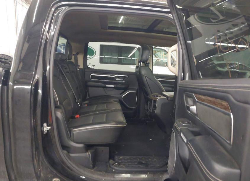 Photo 8 of 2019 Ram 1500 LARAMIE 4X4 6'4 BOX (VIN 1C6SRFRT3KN568917)