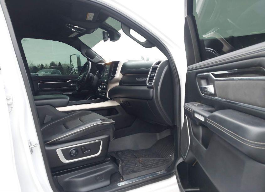 Photo 5 of 2019 Ram 1500 LARAMIE (VIN 1C6SRFRT4KN636514)