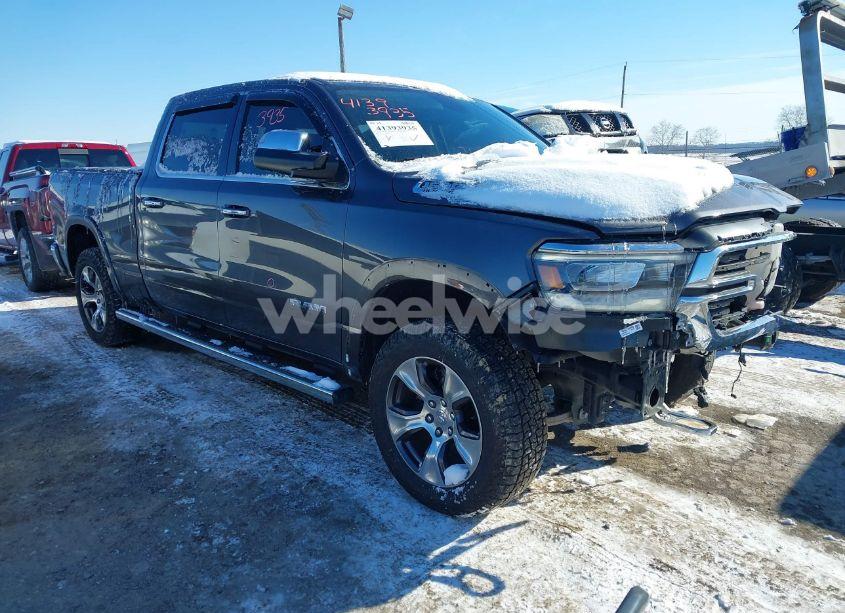 2019 Ram 1500 LARAMIE 4X4 6'4 BOX (VIN 1C6SRFRT6KN765712) main photo