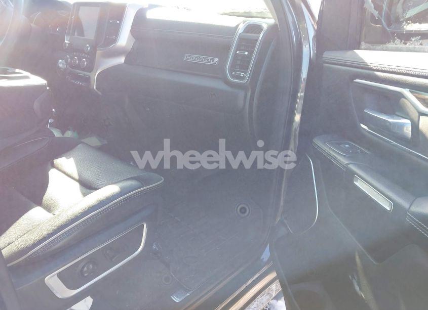 Photo 5 of 2019 Ram 1500 LARAMIE 4X4 6'4 BOX (VIN 1C6SRFRT6KN765712)