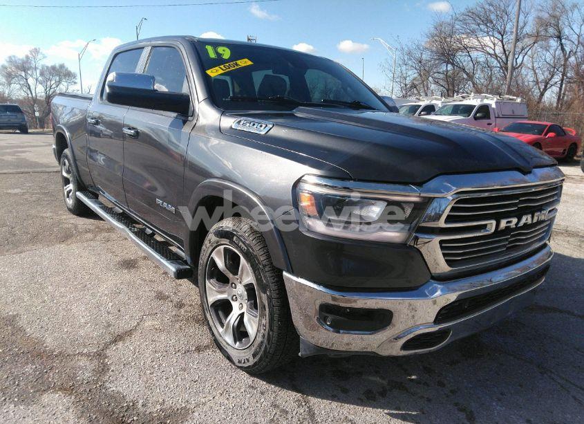 2019 Ram 1500 LARAMIE (VIN 1C6SRFRT7KN539064) main photo