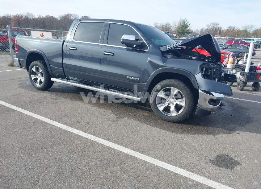 2019 Ram 1500 LARAMIE 4X4 6'4 BOX (VIN 1C6SRFRTXKN579302) main photo