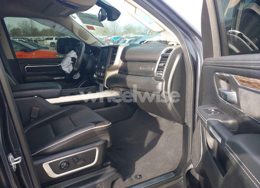 Photo 4 of 2019 Ram 1500 LARAMIE 4X4 6'4 BOX (VIN 1C6SRFRTXKN579302)