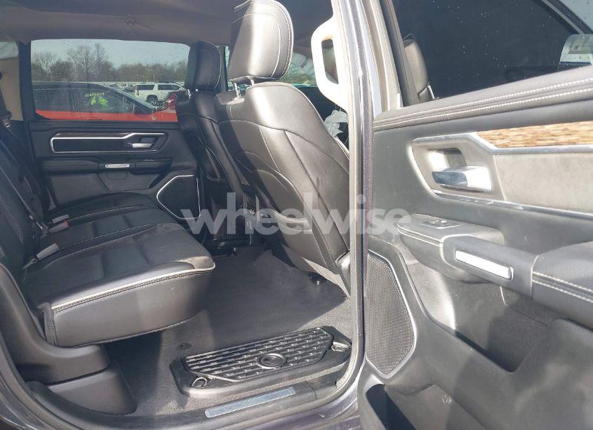 Photo 7 of 2019 Ram 1500 LARAMIE 4X4 6'4 BOX (VIN 1C6SRFRTXKN579302)