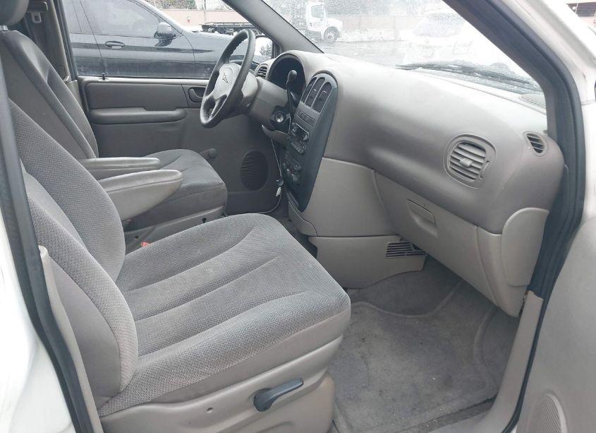 Photo 5 of 2002 Chrysler Voyager EC (VIN 1C8GJ15B52B578175)