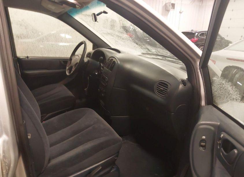 Photo 5 of 2002 Chrysler Voyager LX (VIN 1C8GJ45322B550764)