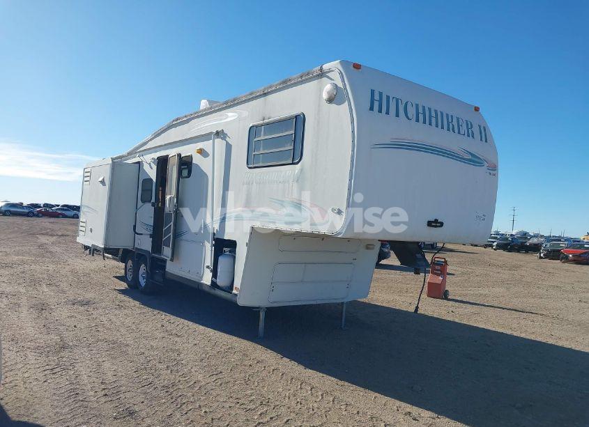 1999 Hitchhiker 5th WHEEL (VIN 1C932JP0XXA008530) main photo