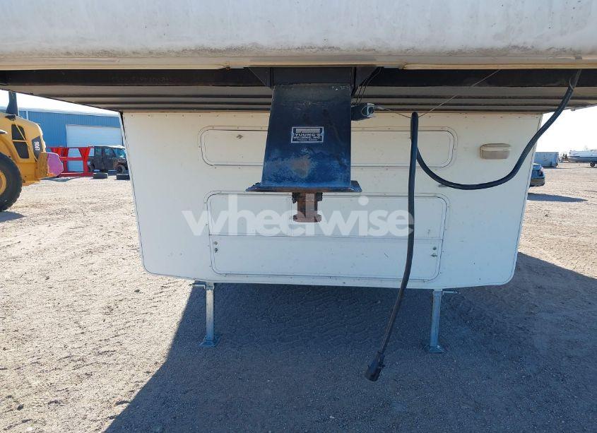 Photo 10 of 1999 Hitchhiker 5th WHEEL (VIN 1C932JP0XXA008530)