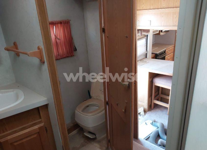 Photo 14 of 1999 Hitchhiker 5th WHEEL (VIN 1C932JP0XXA008530)