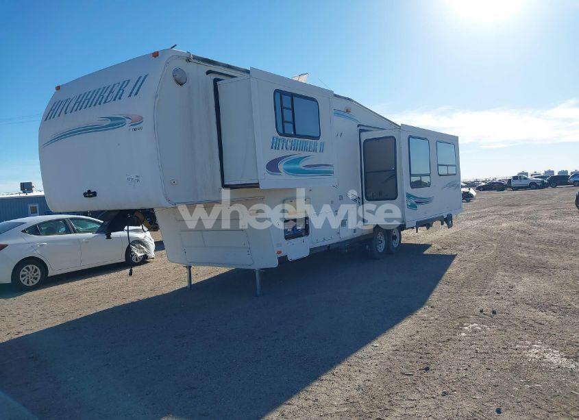 Photo 2 of 1999 Hitchhiker 5th WHEEL (VIN 1C932JP0XXA008530)