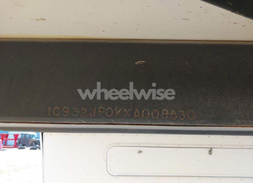 Photo 9 of 1999 Hitchhiker 5th WHEEL (VIN 1C932JP0XXA008530)