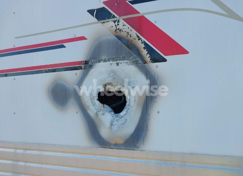 Photo 13 of 2006 C&c Carrier W/LIVING (VIN 1C9WG292X6N643063)