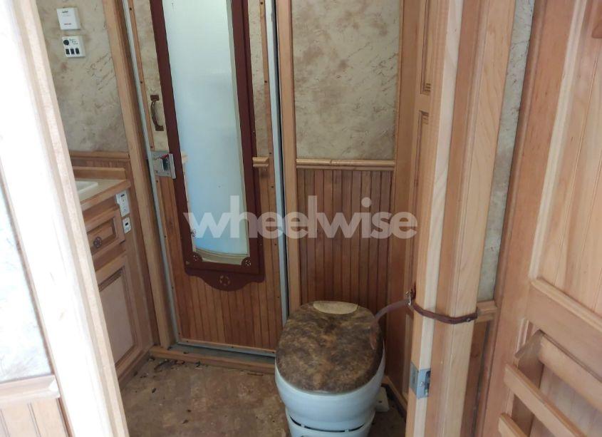 Photo 15 of 2006 C&c Carrier W/LIVING (VIN 1C9WG292X6N643063)