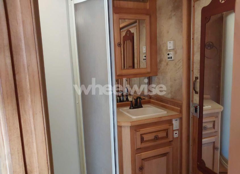 Photo 16 of 2006 C&c Carrier W/LIVING (VIN 1C9WG292X6N643063)