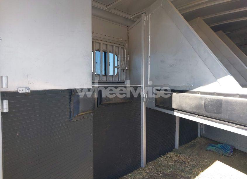 Photo 7 of 2006 C&c Carrier W/LIVING (VIN 1C9WG292X6N643063)