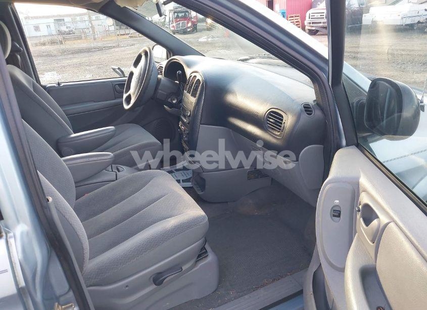 Photo 5 of 2005 Dodge Caravan SXT (VIN 1D4GP45R35B163054)