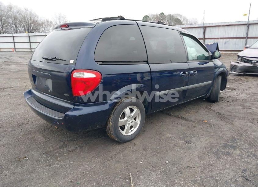 Photo 4 of 2005 Dodge Caravan SXT (VIN 1D4GP45R35B240229)