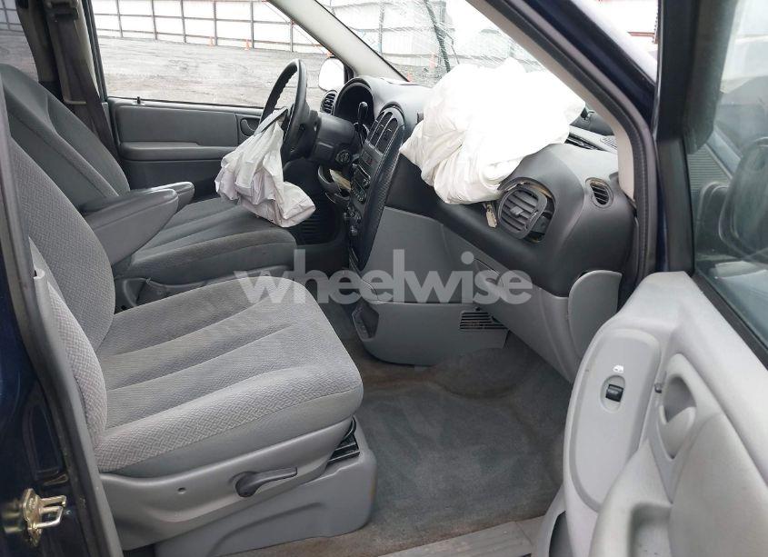 Photo 5 of 2005 Dodge Caravan SXT (VIN 1D4GP45R35B240229)