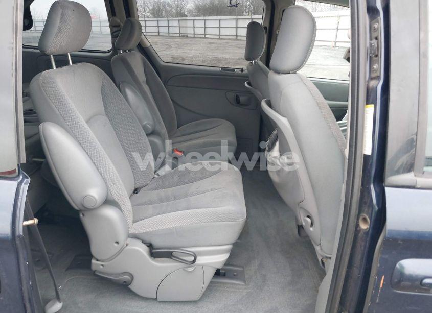 Photo 8 of 2005 Dodge Caravan SXT (VIN 1D4GP45R35B240229)