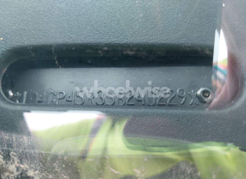 Photo 9 of 2005 Dodge Caravan SXT (VIN 1D4GP45R35B240229)