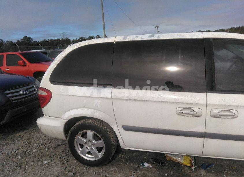 Photo 13 of 2005 Dodge Caravan SXT (VIN 1D4GP45R45B400215)