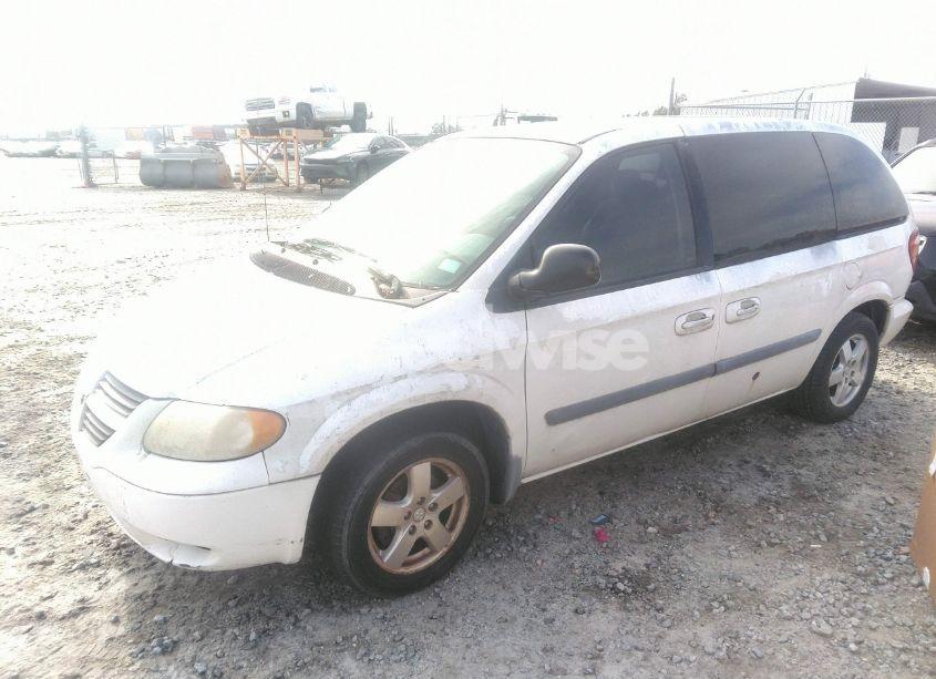 Photo 2 of 2005 Dodge Caravan SXT (VIN 1D4GP45R45B400215)