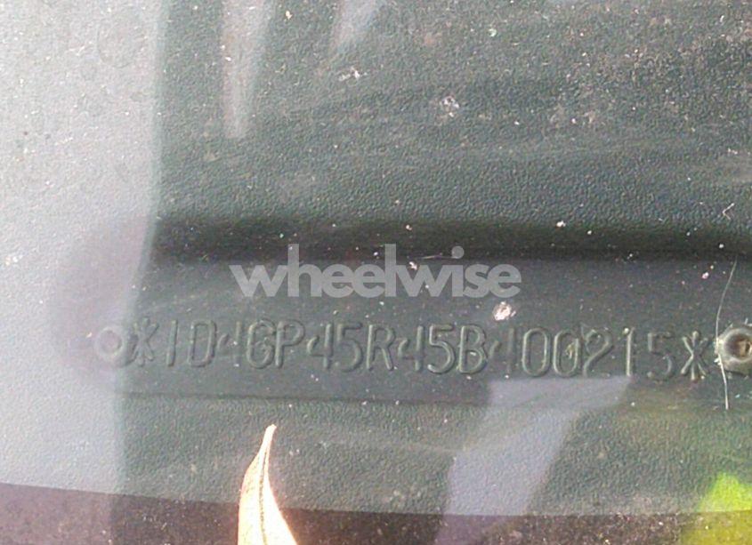 Photo 9 of 2005 Dodge Caravan SXT (VIN 1D4GP45R45B400215)