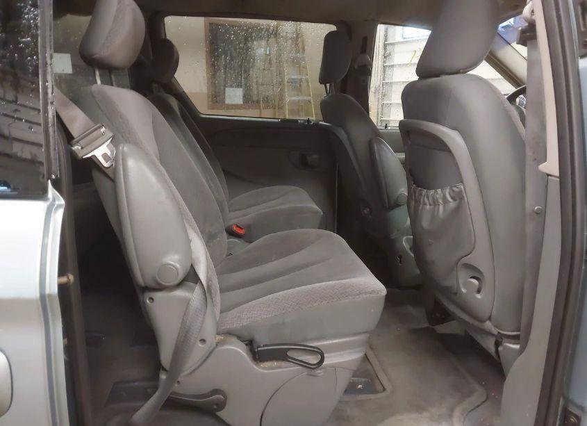 Photo 8 of 2005 Dodge Caravan SXT (VIN 1D4GP45R55B406332)