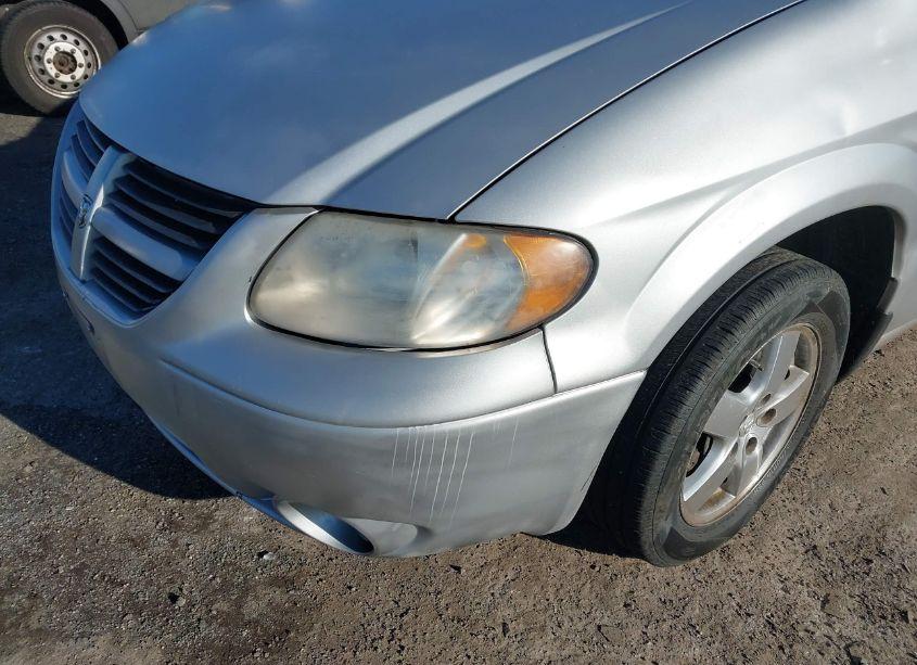 Photo 6 of 2005 Dodge Caravan SXT (VIN 1D4GP45R75B244784)