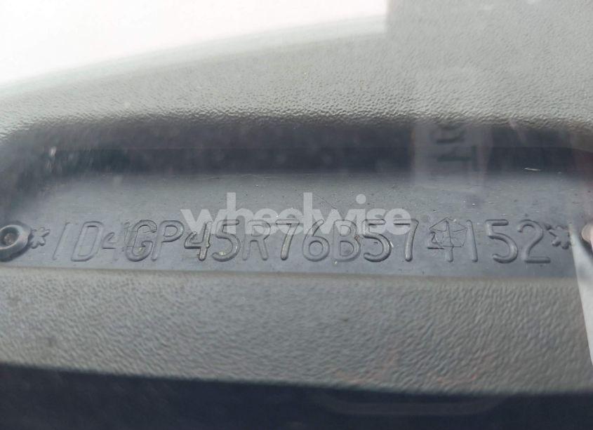 Photo 9 of 2006 Dodge Caravan SXT (VIN 1D4GP45R76B574152)