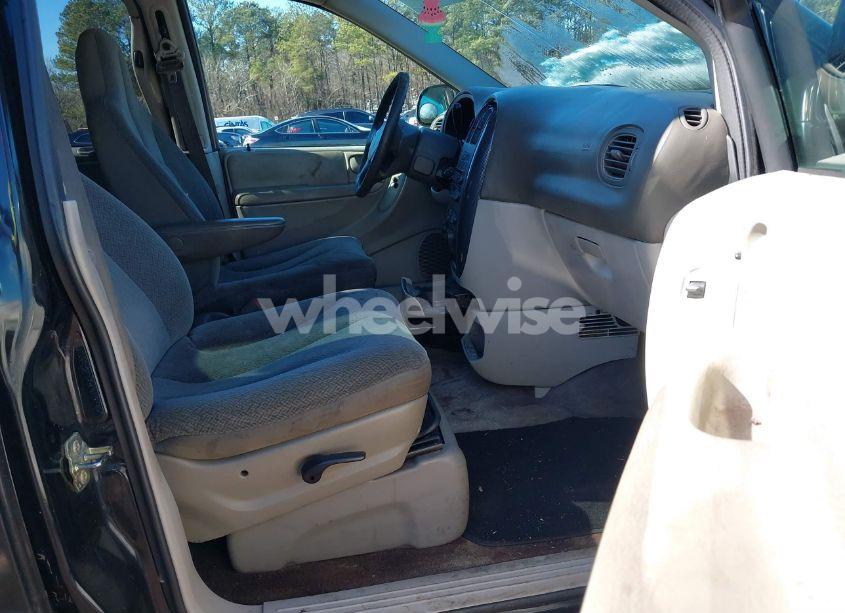 Photo 5 of 2005 Dodge Caravan SXT (VIN 1D4GP45R85B269905)