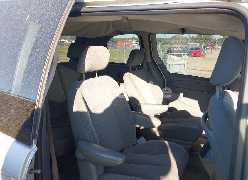 Photo 8 of 2005 Dodge Caravan SXT (VIN 1D4GP45R95B239814)