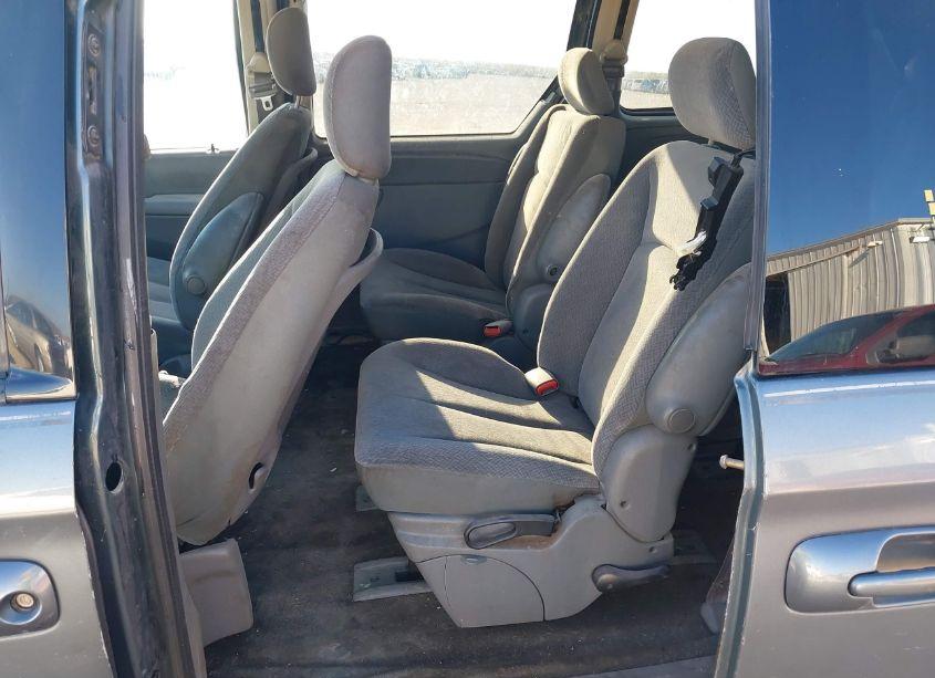 Photo 8 of 2005 Dodge Caravan SXT (VIN 1D4GP45R95B393049)