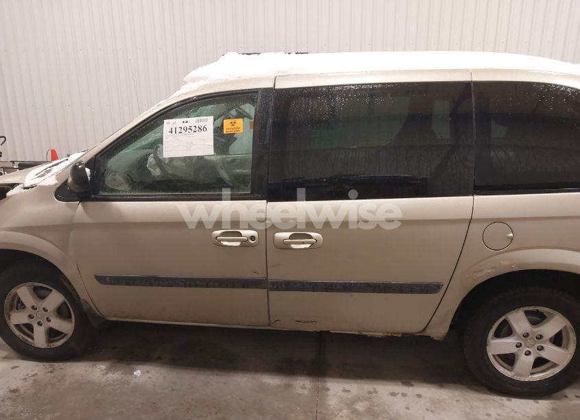 Photo 15 of 2007 Dodge Caravan SXT (VIN 1D4GP45R97B182694)