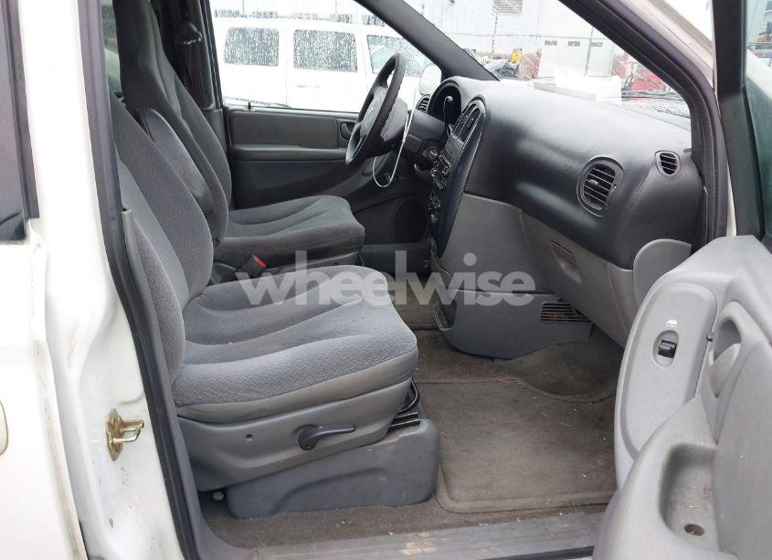 Photo 5 of 2005 Dodge Caravan SXT (VIN 1D4GP45RX5B124817)