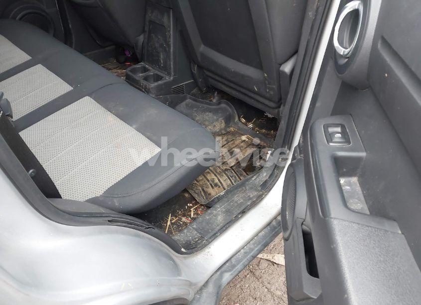 Photo 8 of 2010 Dodge Nitro HEAT (VIN 1D4PU4GK2AW157306)