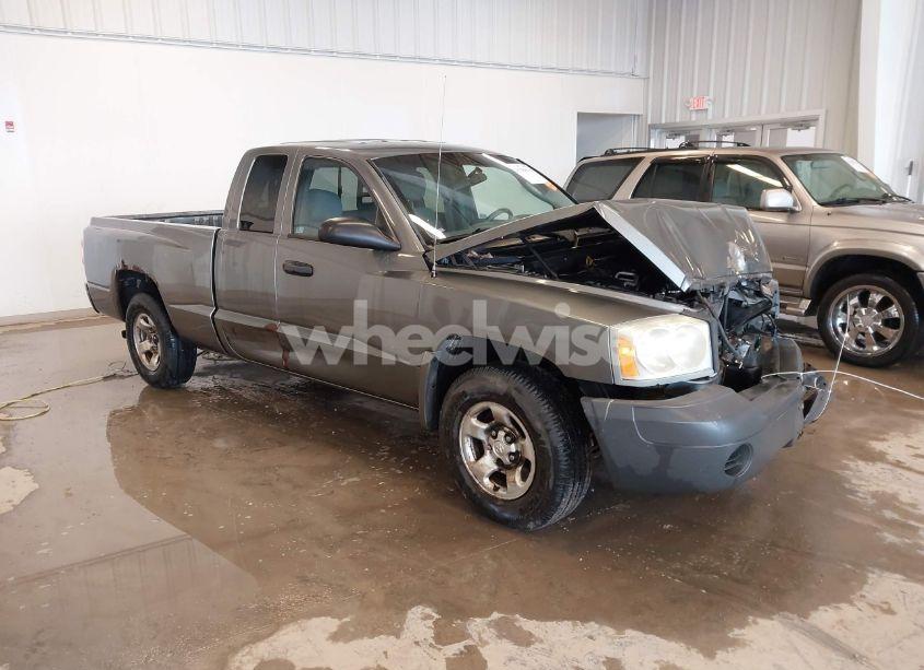 2005 Dodge Dakota ST (VIN 1D7HE22KX5S108948) main photo
