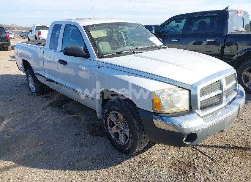 2005 Dodge Dakota SLT (VIN 1D7HE42KX5S251037) main photo