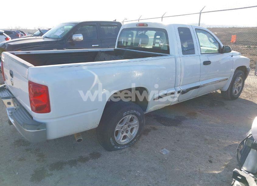 Photo 4 of 2005 Dodge Dakota SLT (VIN 1D7HE42KX5S251037)