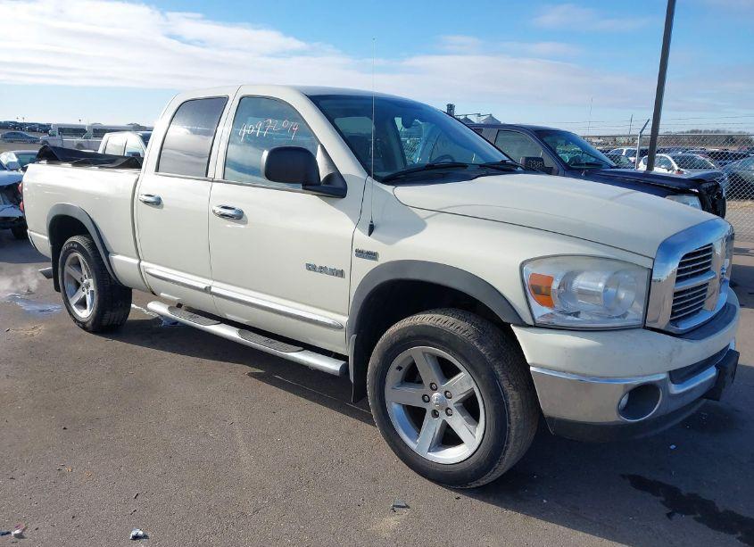 2008 Dodge Ram 1500 SLT (VIN 1D7HU182X8J210538) main photo