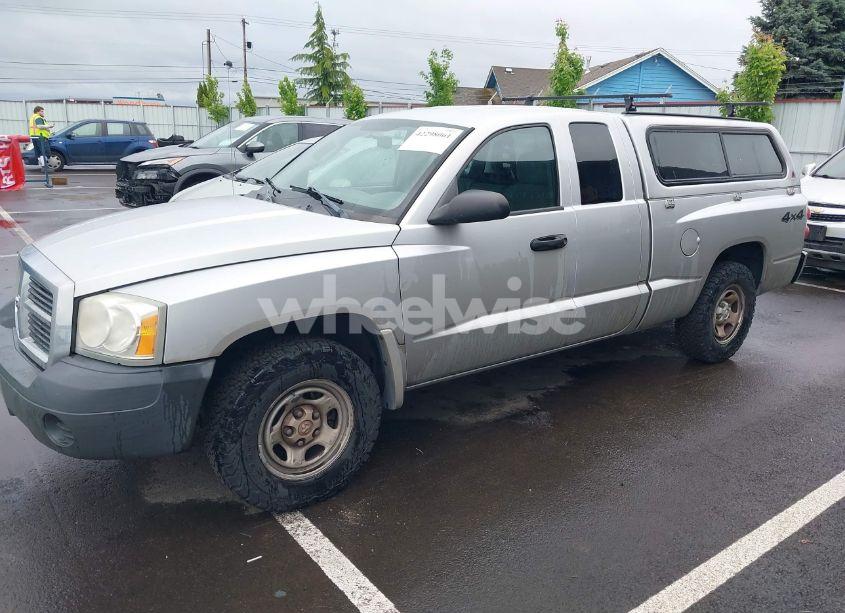 Photo 2 of 2005 Dodge Dakota ST (VIN 1D7HW22K85S224758)