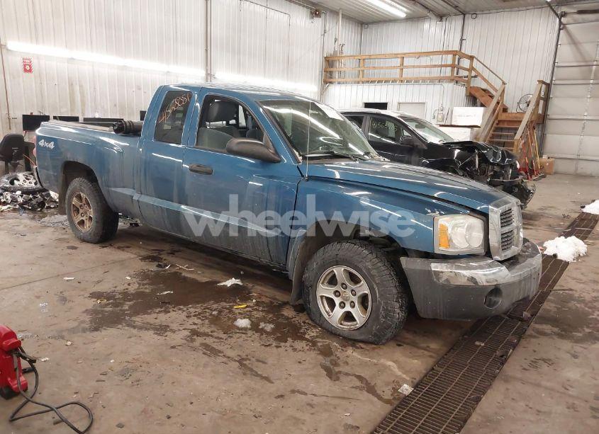 2005 Dodge Dakota SLT (VIN 1D7HW42K75S331862) main photo