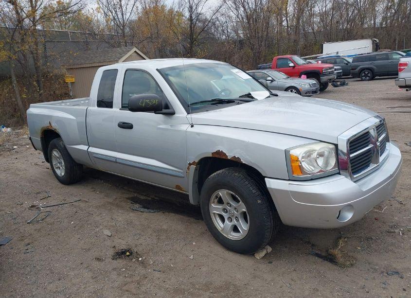 2005 Dodge Dakota SLT (VIN 1D7HW42N45S112528) main photo