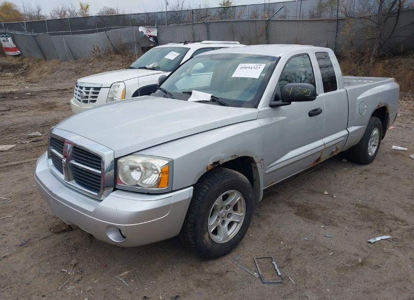 Photo 2 of 2005 Dodge Dakota SLT (VIN 1D7HW42N45S112528)