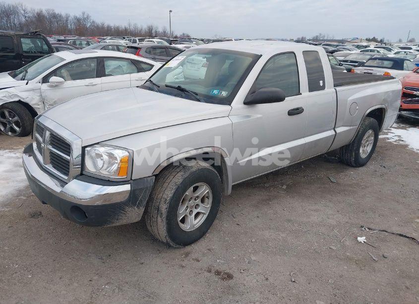 Photo 2 of 2005 Dodge Dakota SLT (VIN 1D7HW42N65S220388)