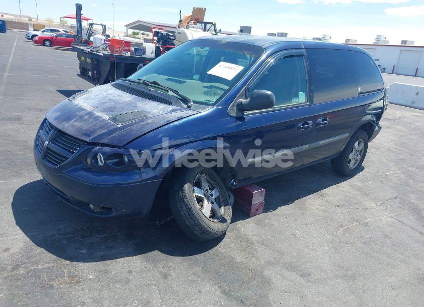 Photo 2 of 2005 Dodge Caravan SXT (VIN 1D8GP45R65B280660)