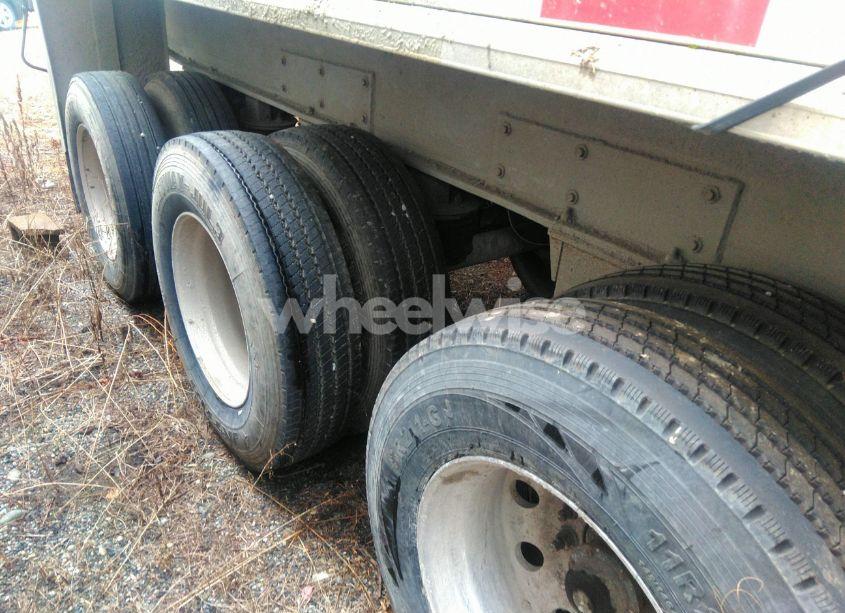 Photo 7 of 2005 East Manufacturing SEMI (VIN 1E1D2P3875RE34385)